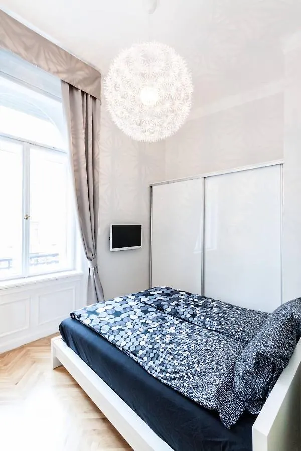 Bpr Sophisticated Astoria Suite With Balcony Budapest Apartment