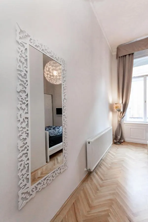 Bpr Sophisticated Astoria Suite With Balcony Budapest Apartment