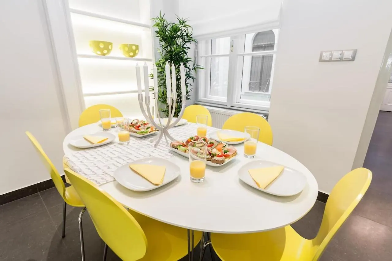 Bpr Sophisticated Astoria Suite With Balcony Budapest Apartment