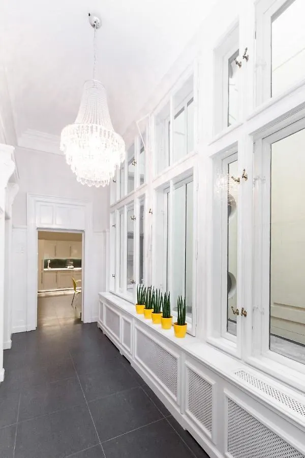 Bpr Sophisticated Astoria Suite With Balcony Budapest Apartment